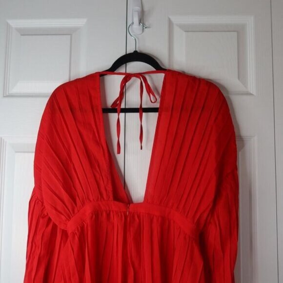 PrettyLittleThing Red Plunge Tie Back Pleated Long Sleeve Romper Women's Size 4 - Picture 7 of 12